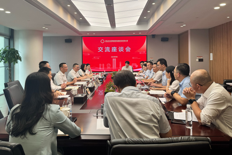 杭州聯(lián)合銀行黨委書記、董事長林時益一行來浙江東方交流座談.jpg